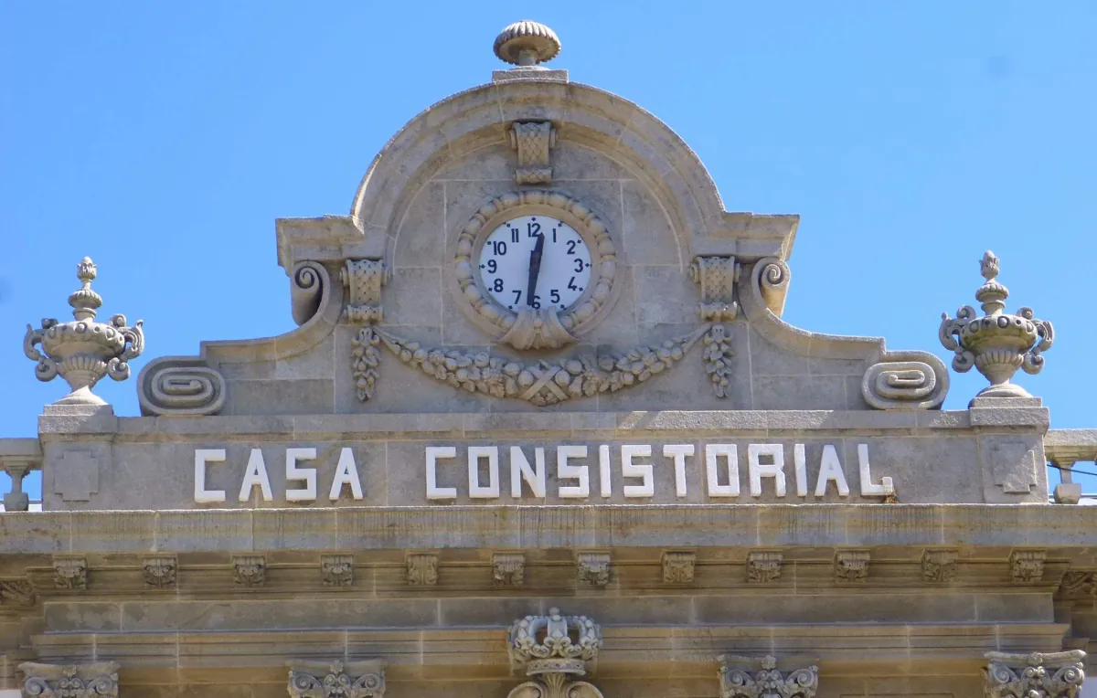 Fachada de piedra de la Casa Consistorial de Pontevedra, un ayuntamiento como el que tramita la licencia de obra